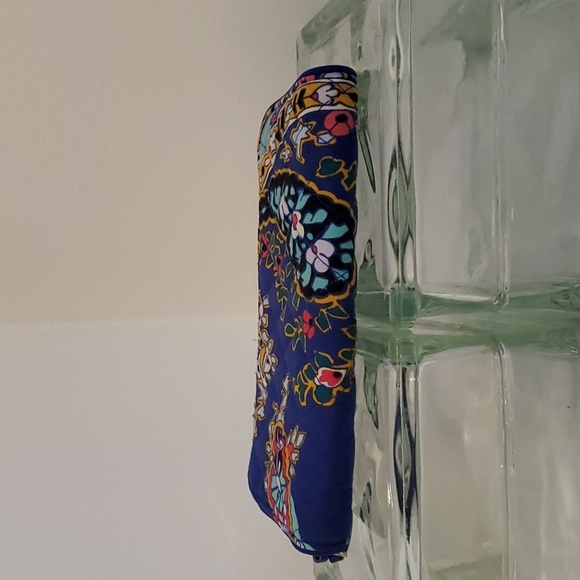 EUC Vera Bradley Retired "2018 Romantic Paisley" Wallet/Clutch - Picture 4 of 5